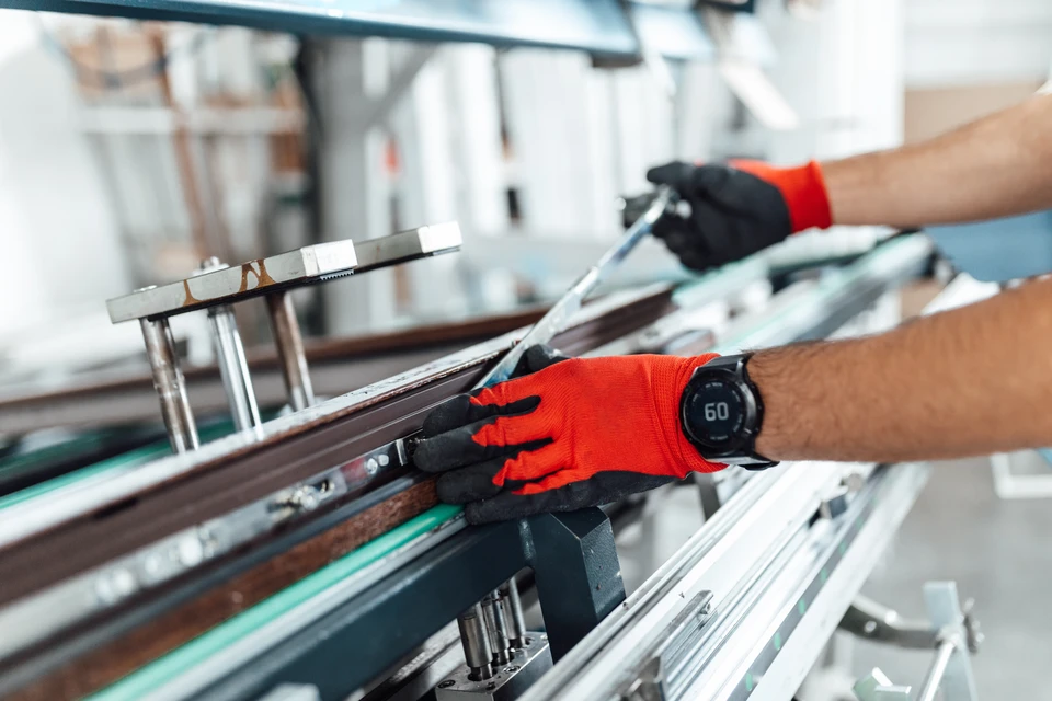 Usine pour la production de fen&ecirc;tres et de portes en aluminium et en PVC